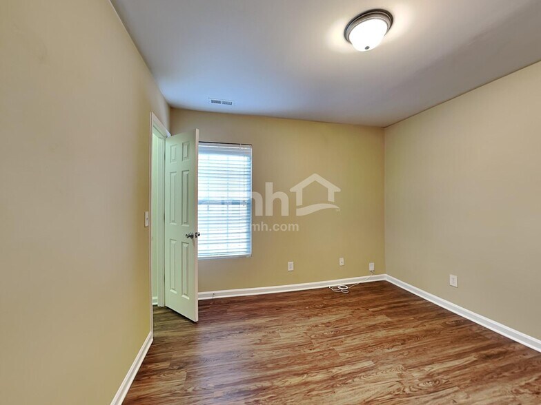 Building Photo - 3741 Horseshoe Farm St