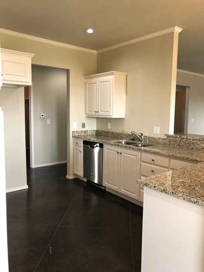 Building Photo - Located in HERITAGE HILLS !!! 2016 Built, ...