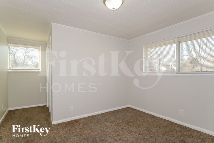 Building Photo - 8680 Belhaven Dr