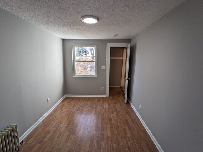 Building Photo - 386 Platt Ave