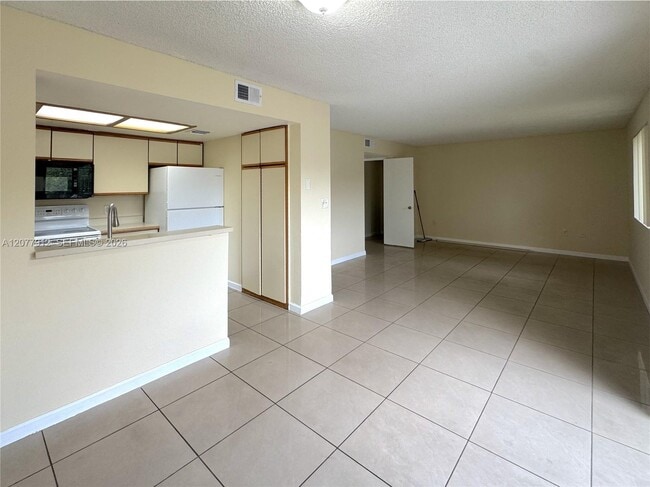 Building Photo - 3287 Coral Lake Dr