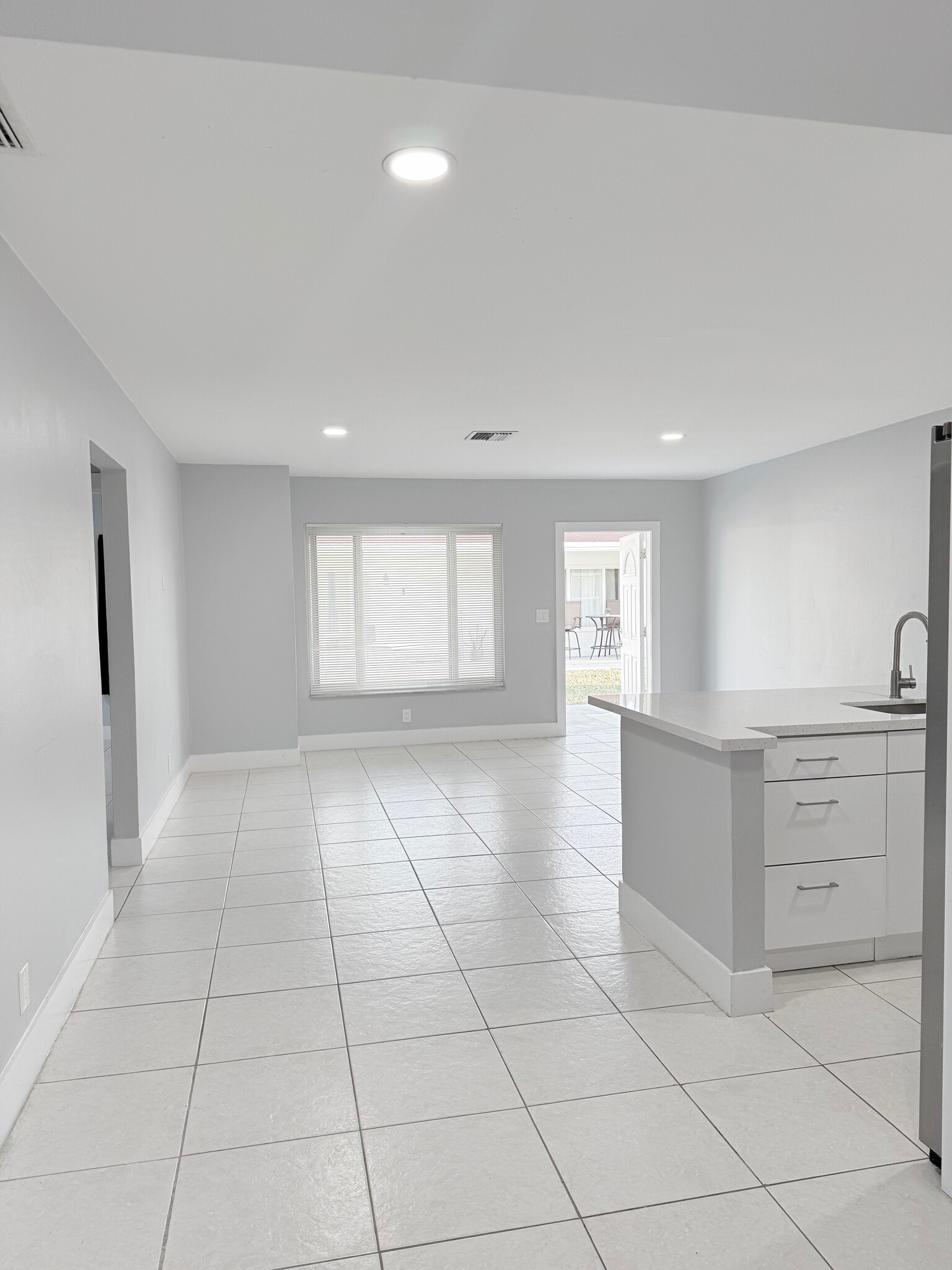 Building Photo - 4751 SW 43rd Ave
