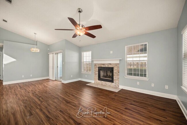 Building Photo - 3510 Silvertree Ln