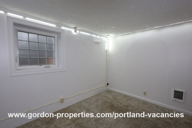 Building Photo - MOVE IN SPECIAL: SE 88th Ave - 2 bedroom a...