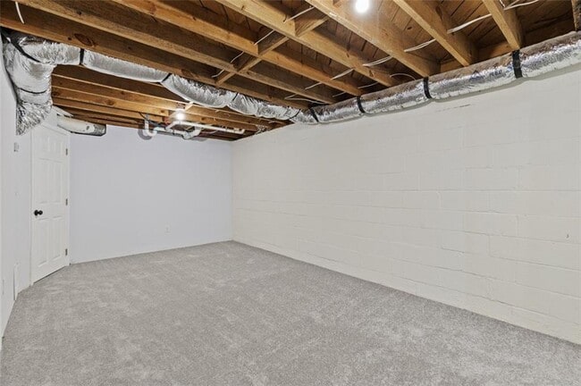 Building Photo - 2241 Glendale Dr