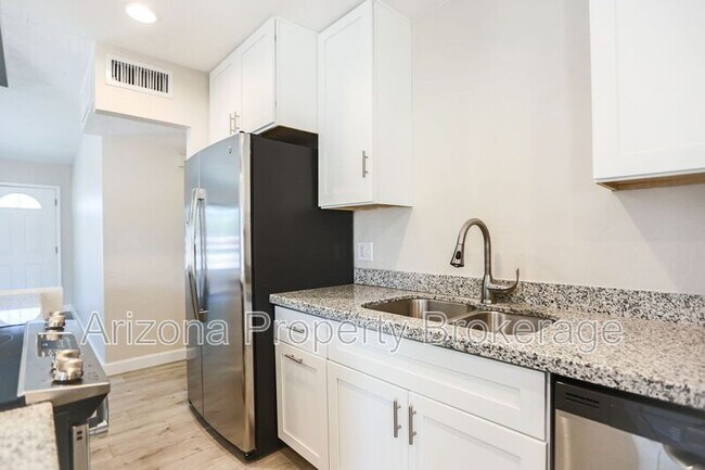 Building Photo - 8513 E Mariposa Dr
