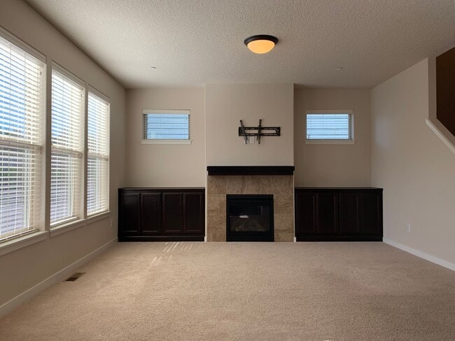 Building Photo - Beautiful 4BR in Camas! Modern Finishes! Close to Shopping & I-5! Schedule a tour today!