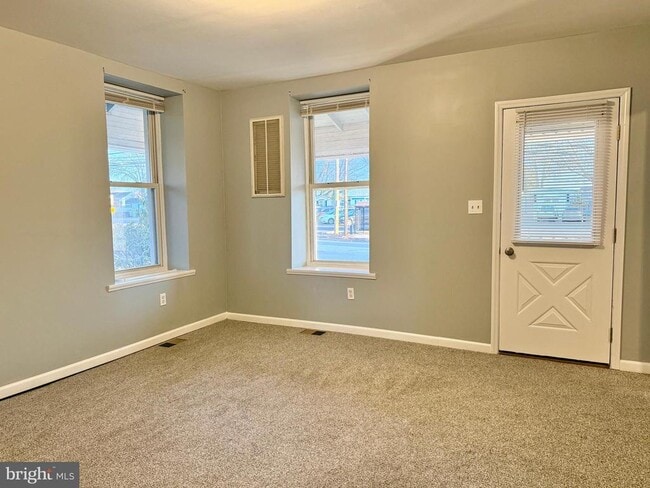 Building Photo - 2933 E High St