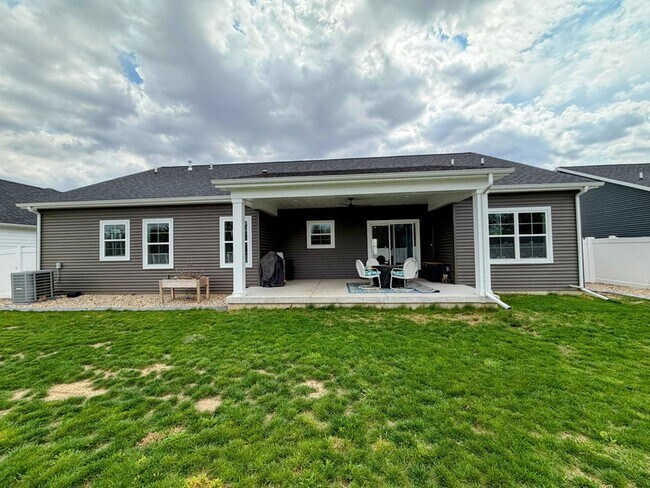 Building Photo - 1717 S Stone Creek Blvd