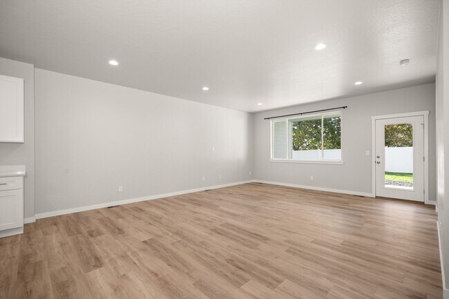 Building Photo - 4299 N Stout Ct