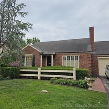 Building Photo - 2442 E 19th St