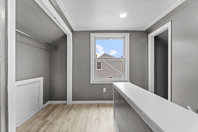 Building Photo - 16039 Fairmount Dr