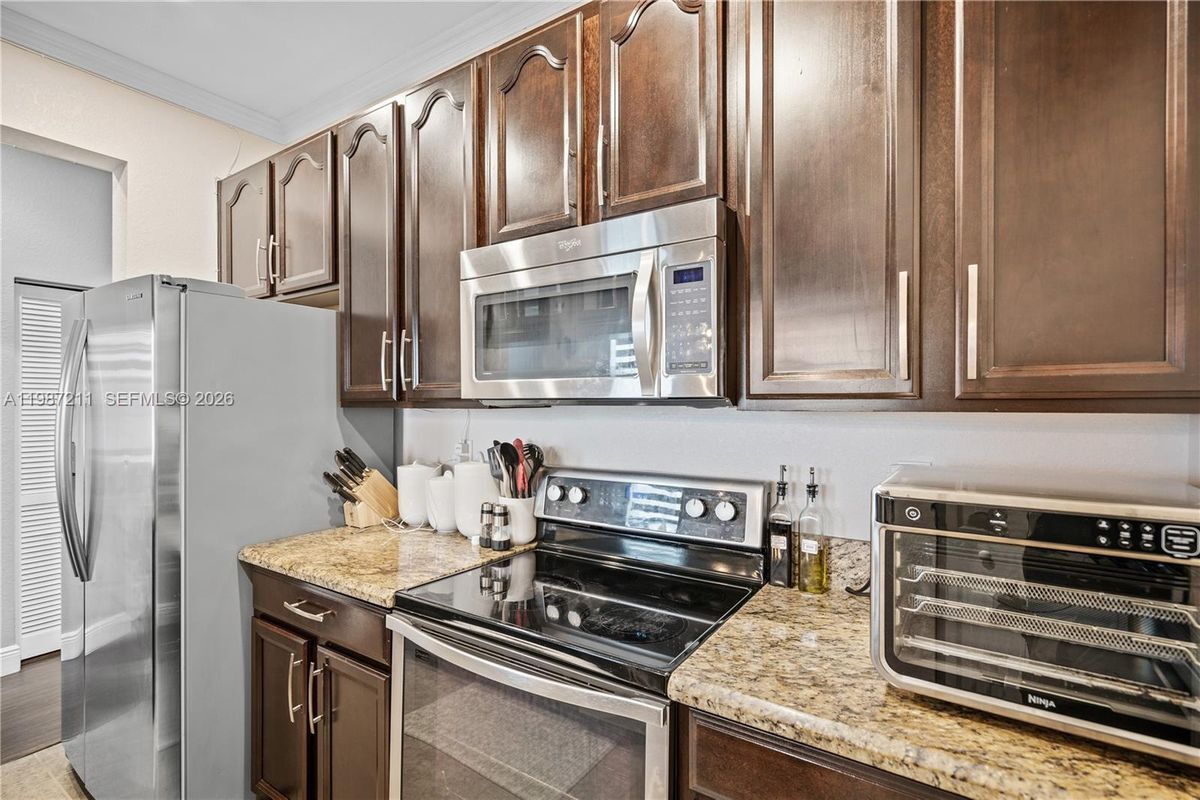 Building Photo - 2559 SW 119th Terrace