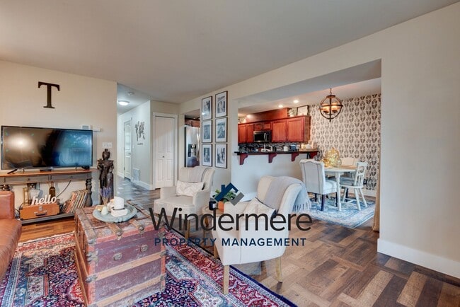 Building Photo - 3 Bed 2.5 Bath Townhome