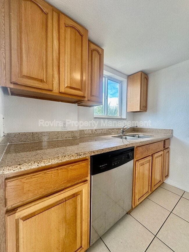 Building Photo - 498 SW 6th St