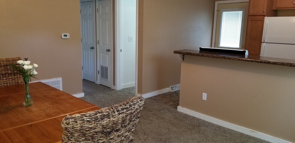 Building Photo - 904 Luster Ln