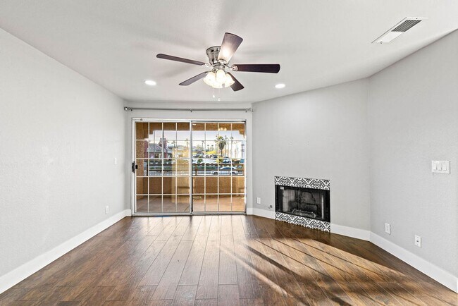 Building Photo - Gorgeous Renovated Condo in Guard Gated Neighborhood