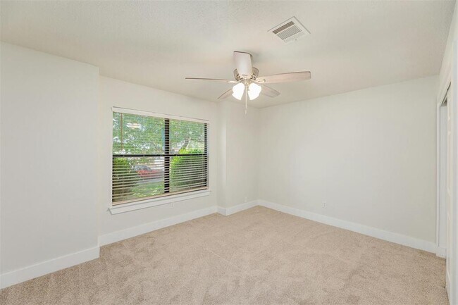 Building Photo - 705 Catumet Dr