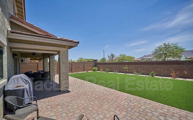 Building Photo - 2415 E Runaway Bay Pl