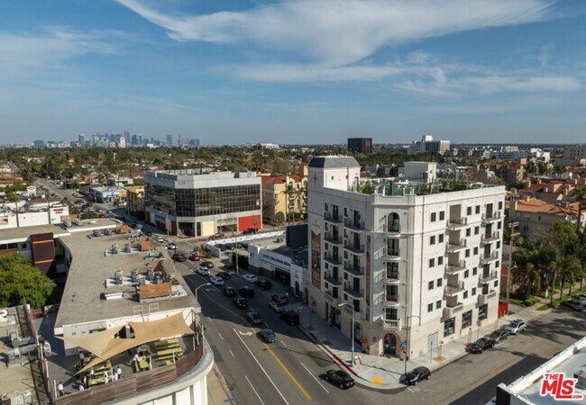 Building Photo - 5768 W 3rd St