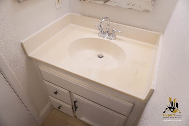 Building Photo - 3605 Larchmont Square Ln