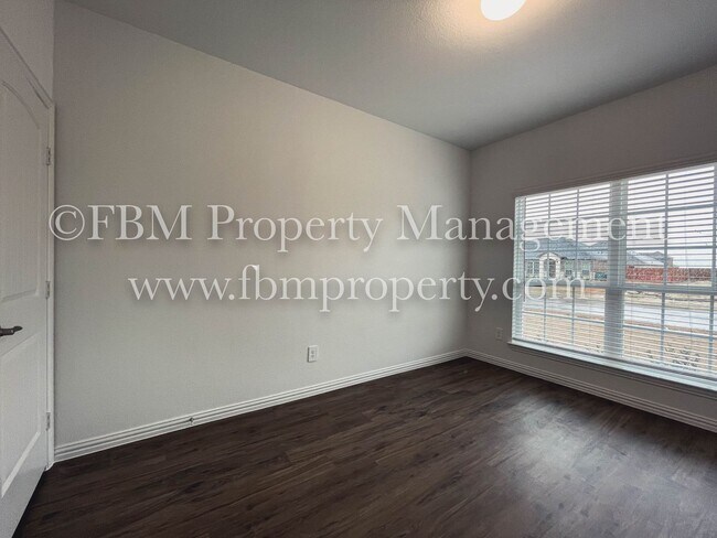 Building Photo - 655 Excelsior Dr