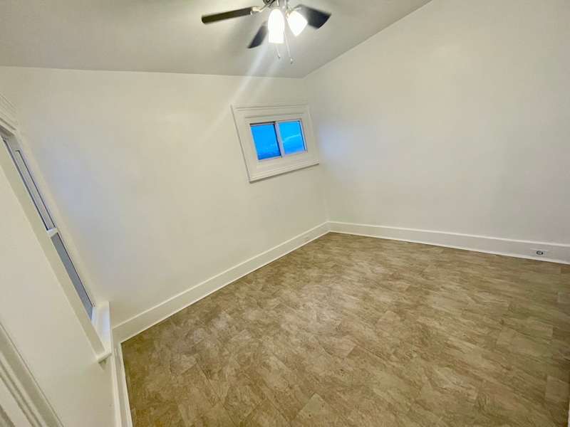 Building Photo - 242 Saratoga St