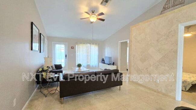 Building Photo - 4022 SW 12th Pl