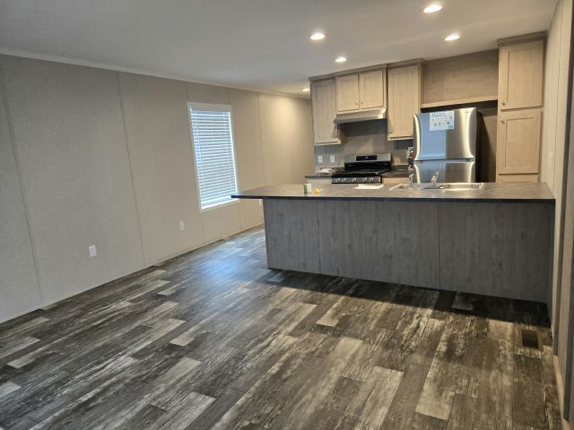 Primary Photo - 1288 East Dr