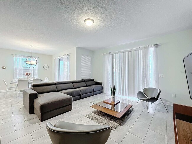 Building Photo - 1589 Flange Dr