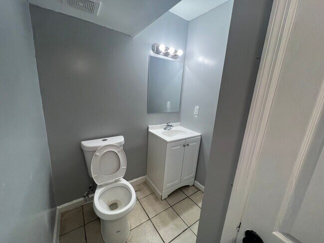 Building Photo - 440 30th Pl