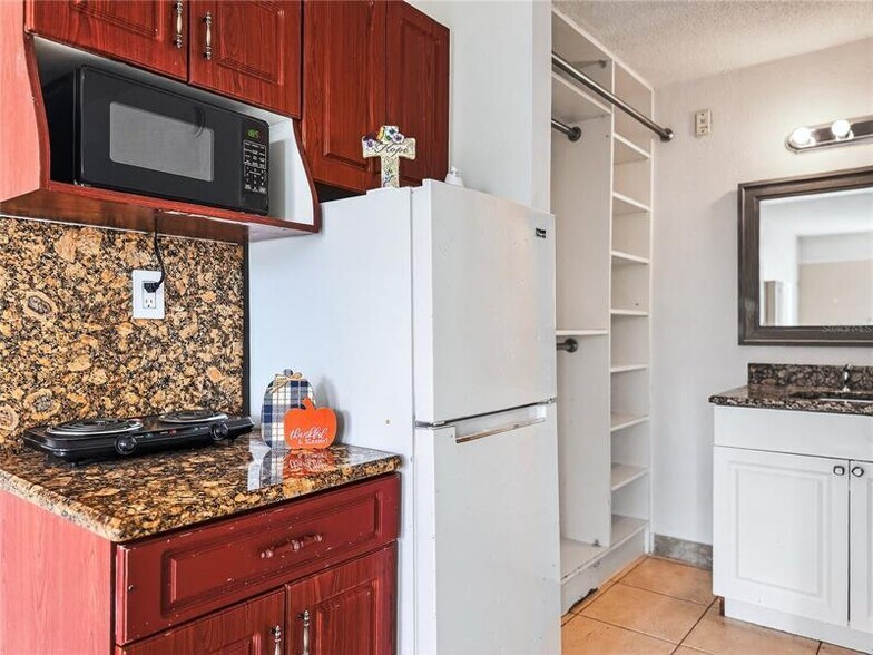 Building Photo - 7900 S Orange Blossom Trl