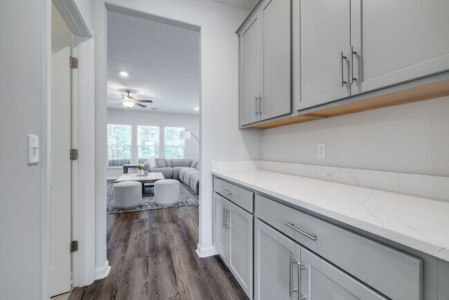 Building Photo - 42 Brookhaven Dr