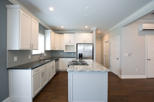 Building Photo - 2524 Waterhaven Dr