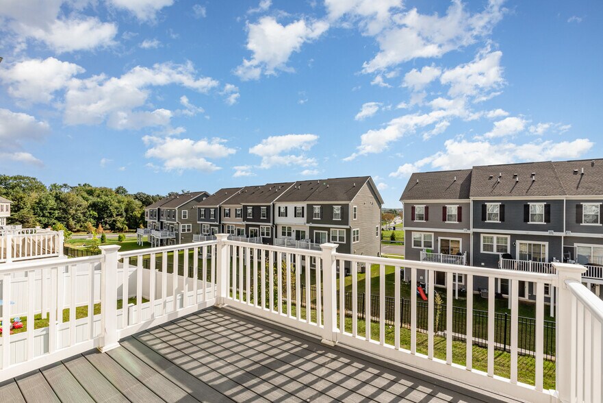 Building Photo - 5063 Silver Oak Dr