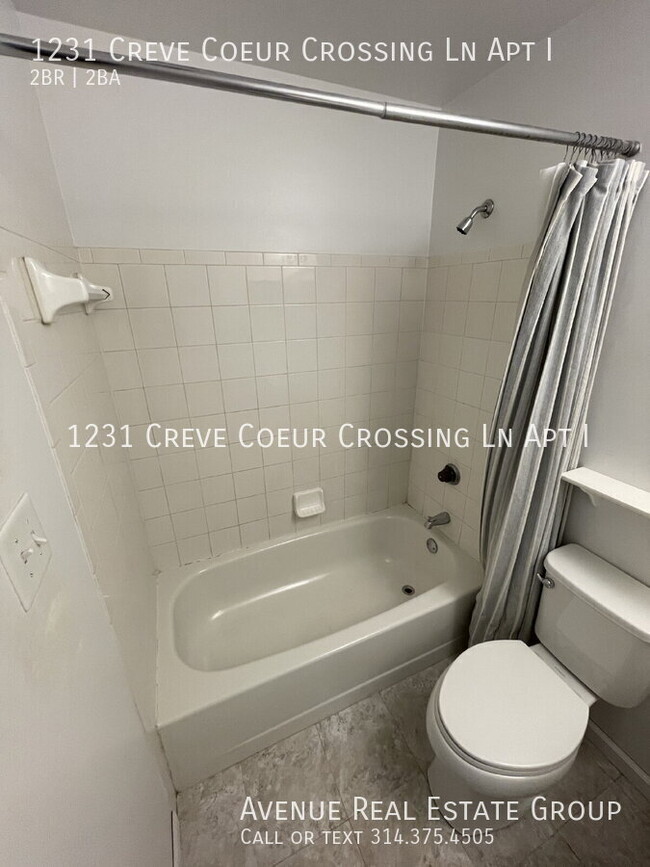 Building Photo - Charming 2-Bed, 2-Bath Condo Retreat in Ch...