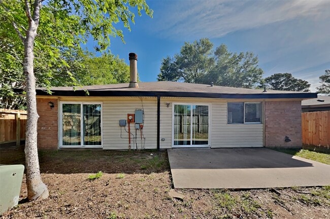 Building Photo - 10439 Lazy Meadows Dr