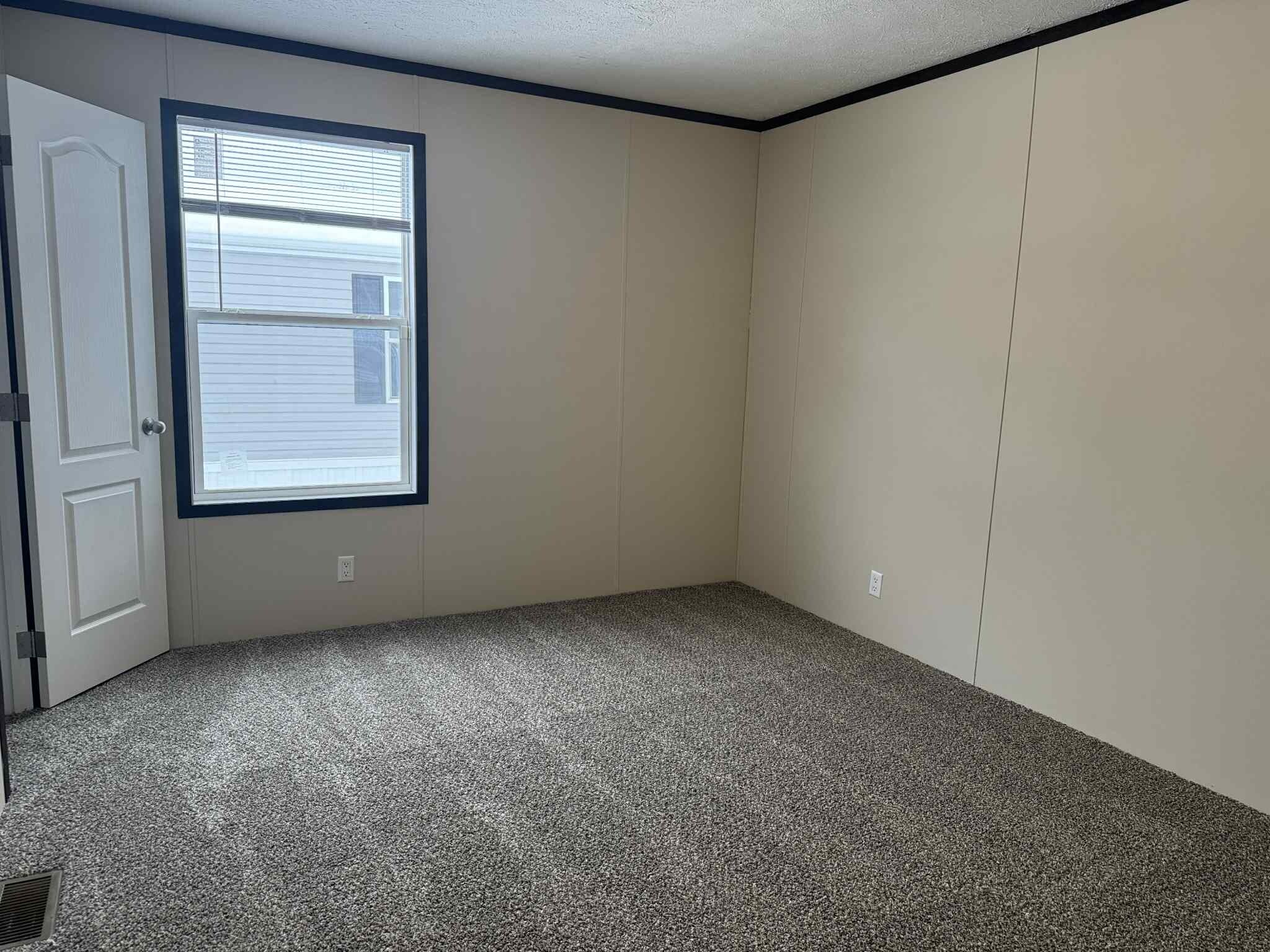 Building Photo - 48583 Pineview Dr