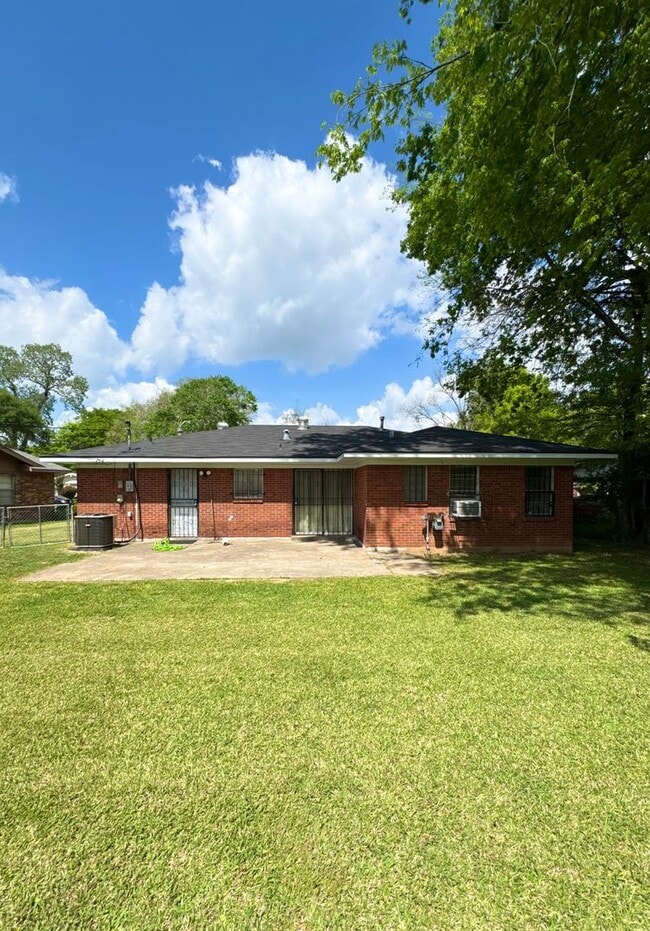 Building Photo - Shreveport Home!