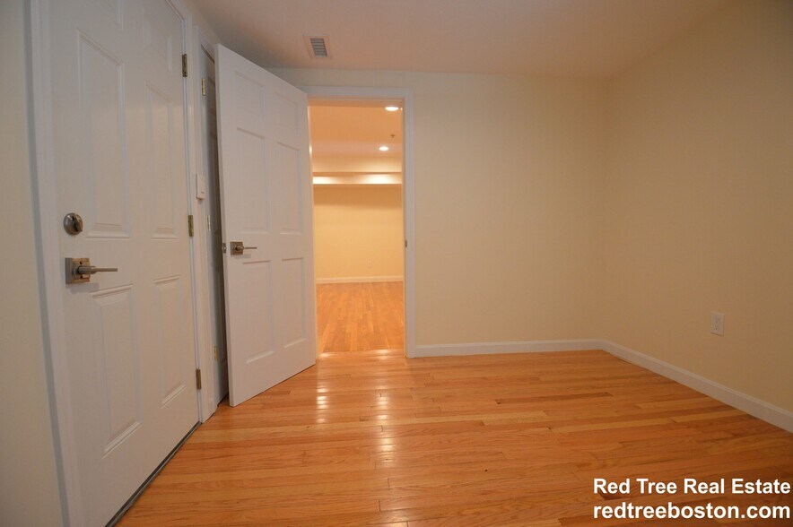 Building Photo - 1801 Beacon St