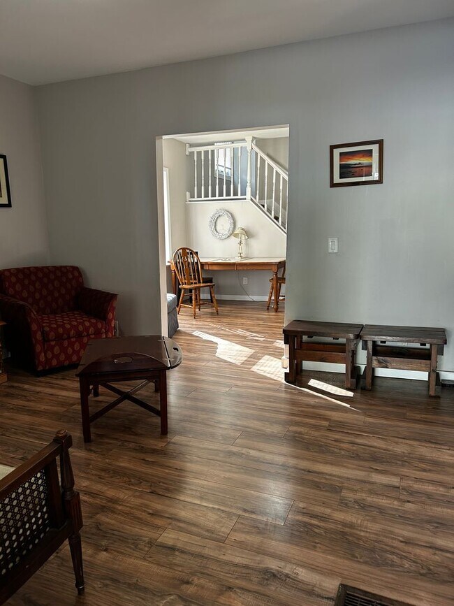 Building Photo - 1143-1145-1145 S Plymouth Ave