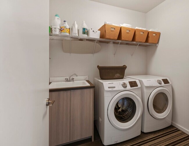 Building Photo - 4Bd/3Ba Seattle Townhome