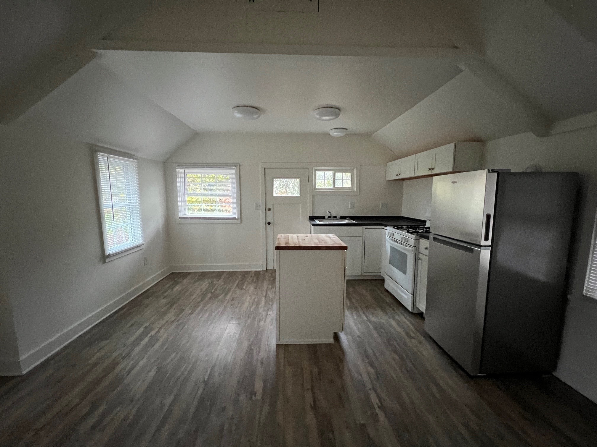 Building Photo - 826 Dryden Rd