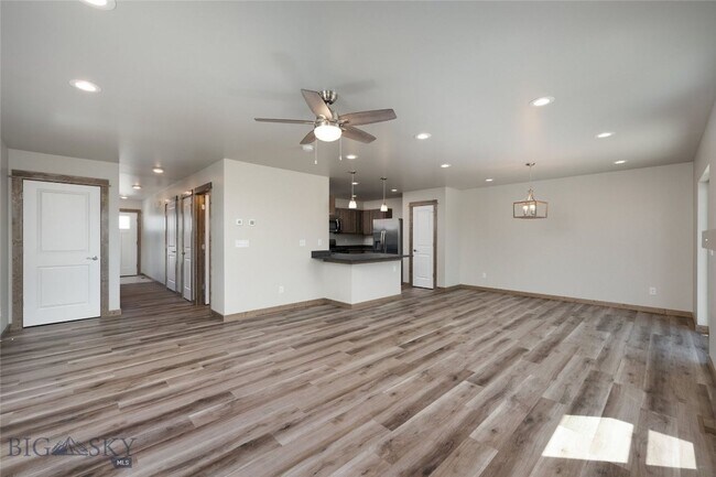 Building Photo - 2009 Ross Wy