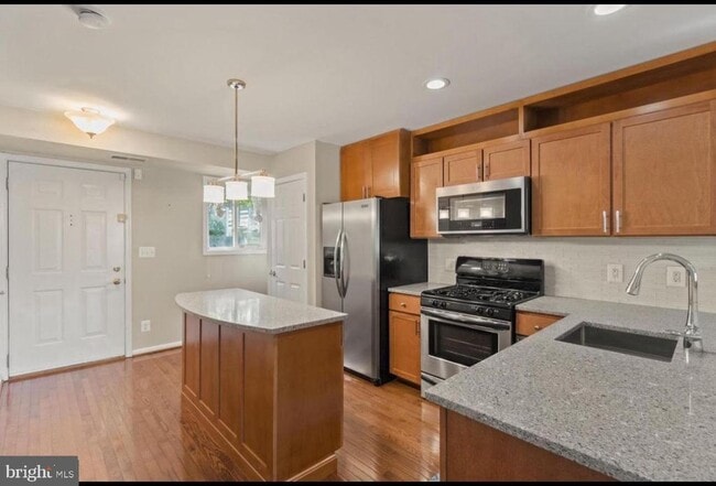 Building Photo - 5272 Maris Ave