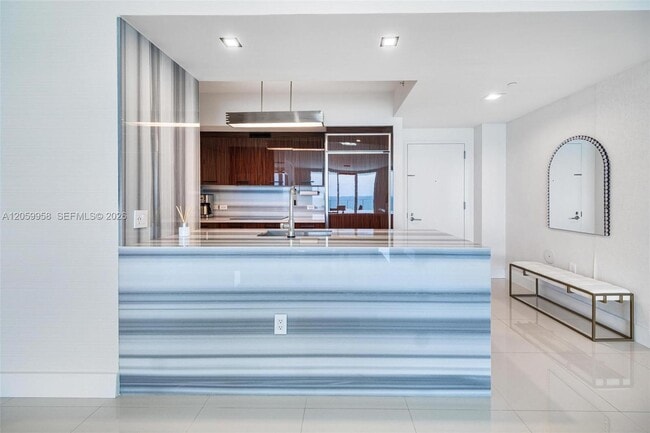 Building Photo - 3951 S Ocean Dr