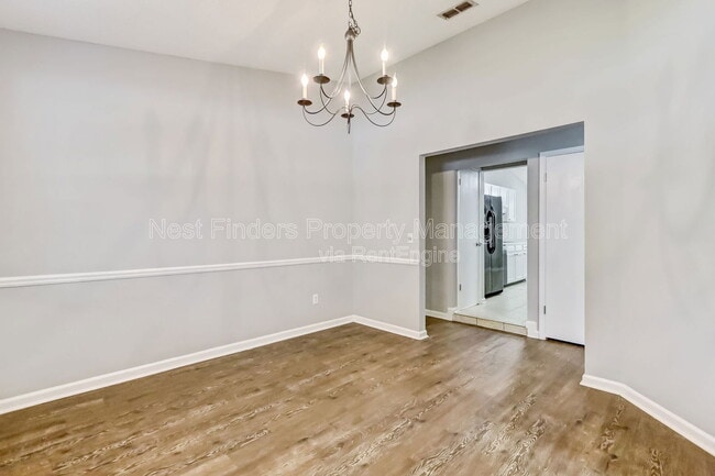 Building Photo - 10460 Roxbury Ln