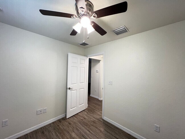 Building Photo - Beautiful 3 BD/2BA Home in Beautiful Ocala!!!