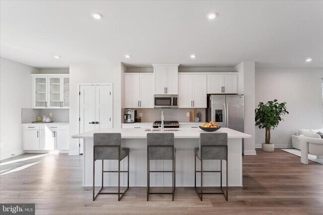 Building Photo - 14032 Sunrise Valley Dr