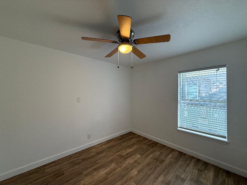 Building Photo - 219 Serna Park